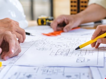 MITTEL- UND NIEDERSPANNUNG Ingenieur-Desk