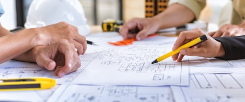 MITTEL- UND NIEDERSPANNUNG Ingenieur-Desk