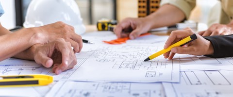 MITTEL- UND NIEDERSPANNUNG Ingenieur-Desk